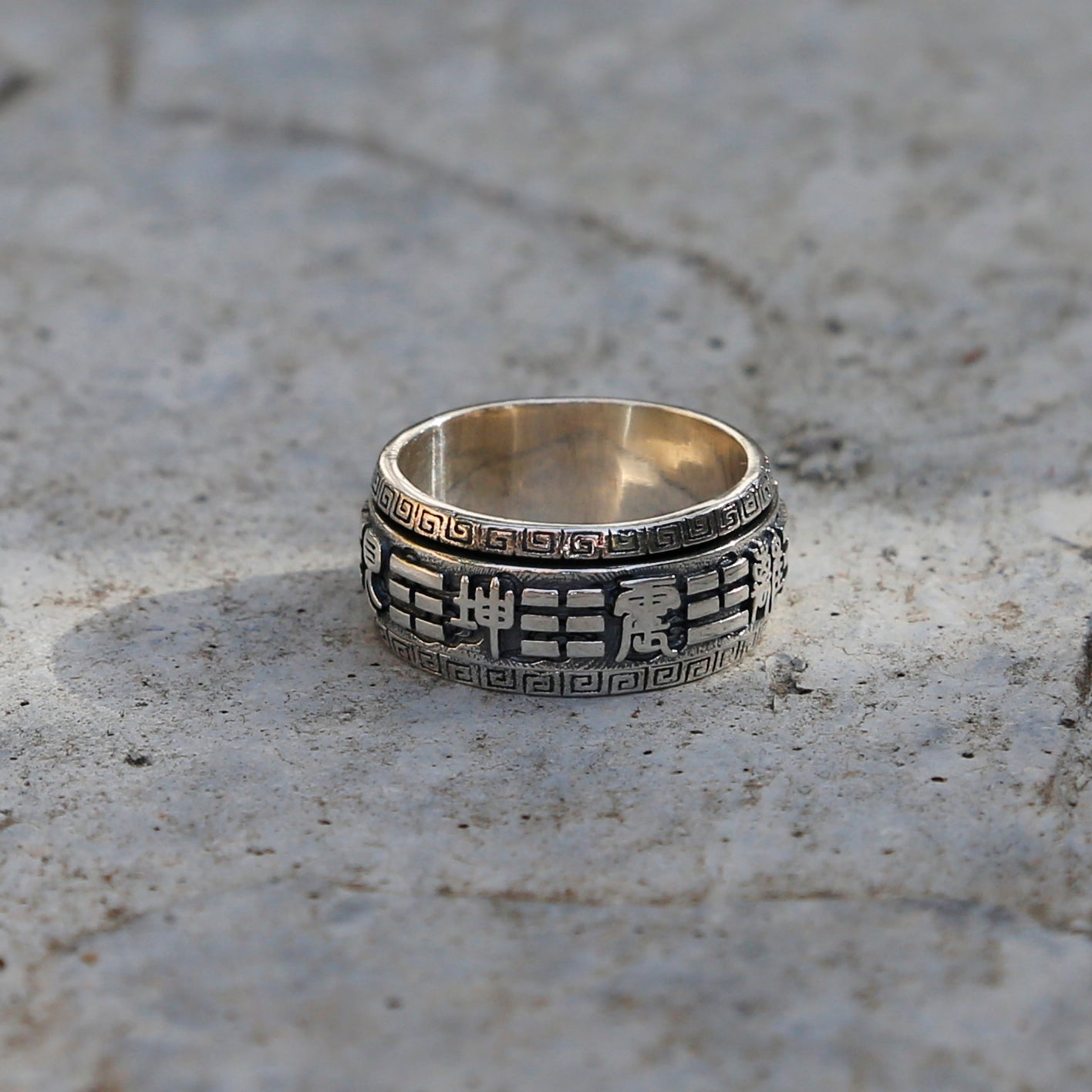 Embossed Yin Yang Ba Gua Sterling Silver Spinner Ring, Chinese Taoist Tai Chi Ring - ZentralDesigns